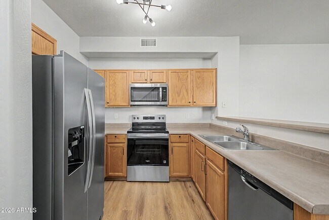 Building Photo - 418 N Mahogany Ct