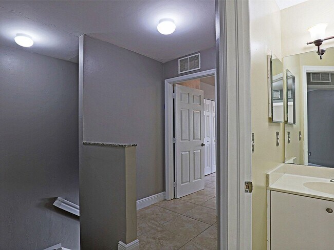 Building Photo - 3605 Cedar Oak Dr