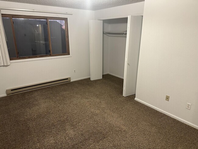 Building Photo - 4887 Basswood Dr