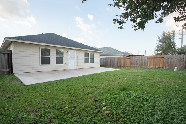 Building Photo - 7843 Crescent Village Ln