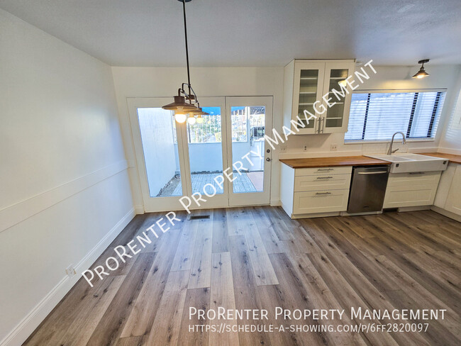 Building Photo - Updated 3 Bed, 3.5 Bath Bountiful Townhome