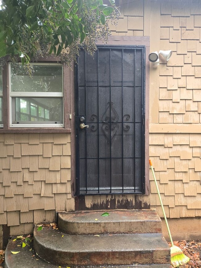 Primary Photo - 300 Cherry Ave