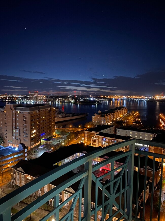 Building Photo - 123 College Pl