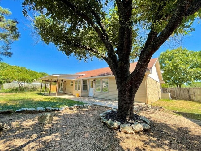 Building Photo - 502 Yaupon Cove