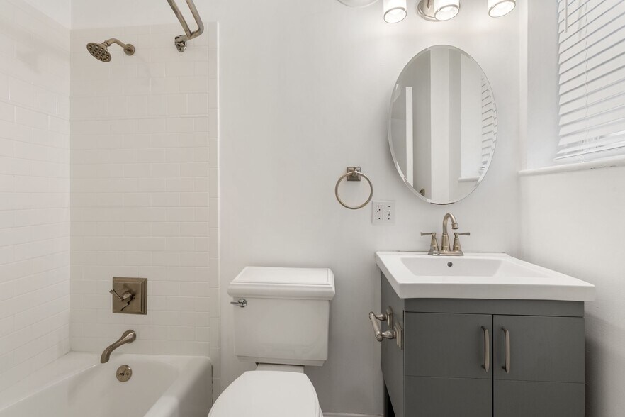 Building Photo - 103 Marlborough St