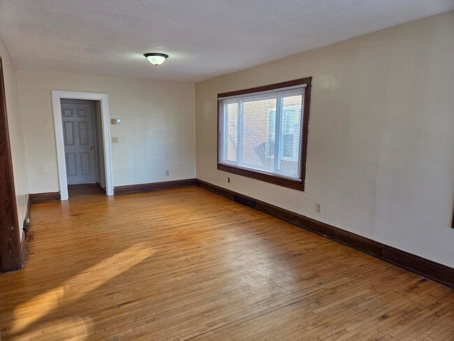 Building Photo - 2931 N Newton Ave