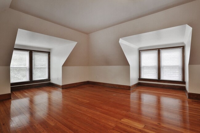 Building Photo - 126-126.5-1265 Frambes Ave