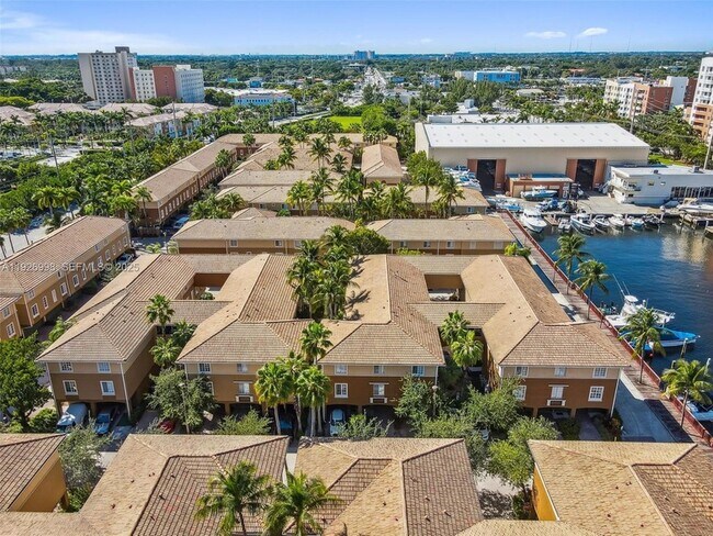 Building Photo - 2945 NE 185th St