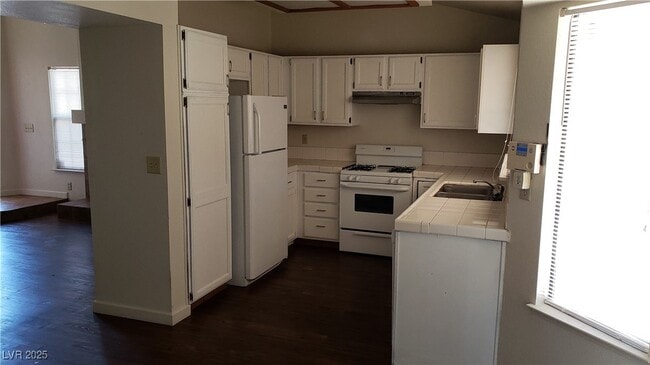 Building Photo - 372 Rushing Creek Ct