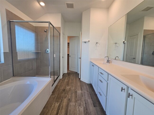 Building Photo - 14620 Little Water Dr