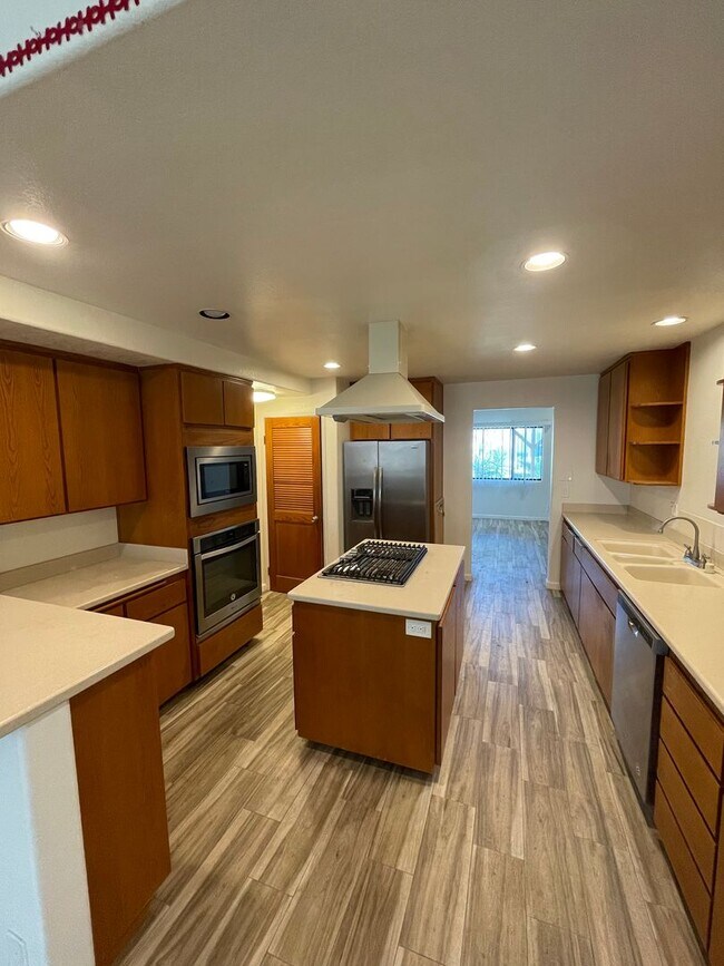 Building Photo - Beautiful Home in Pacific Beach