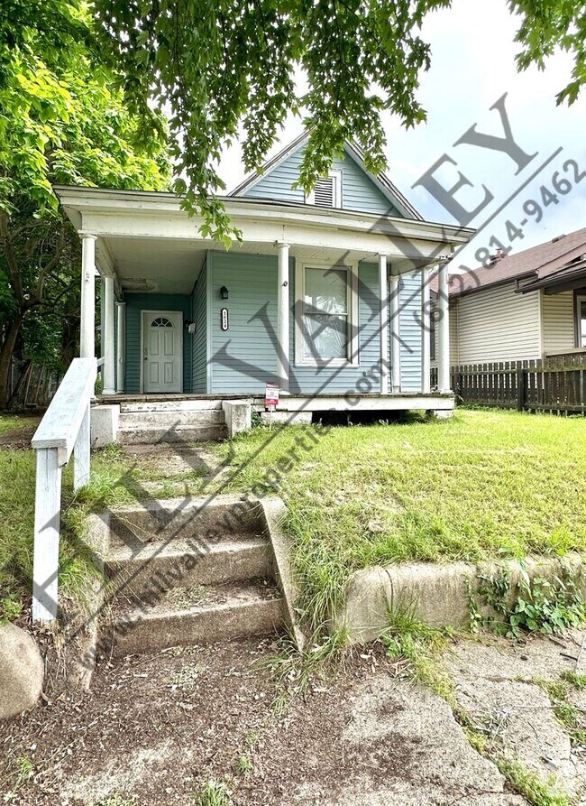 Building Photo - Two Bedroom Home