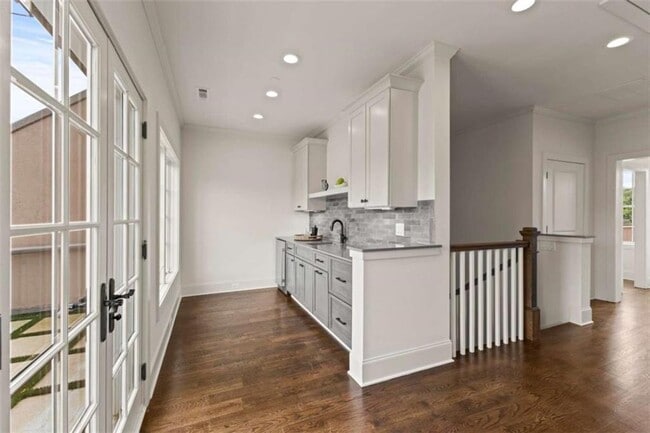 Building Photo - 117 McKnight Dr