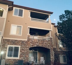 Building Photo - SW Littleton Top Floor Condo with Mountain Views!