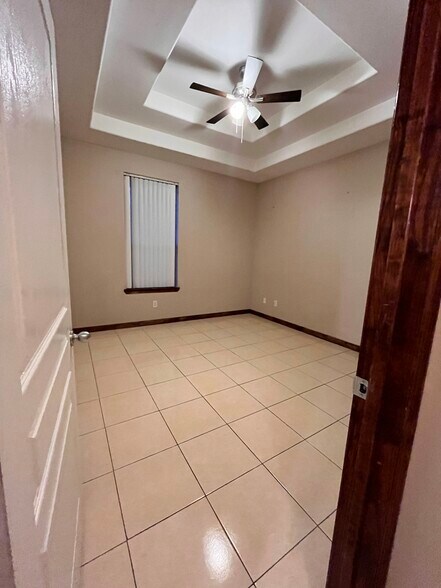 Master Bedroom - 3043 Scotland Dr