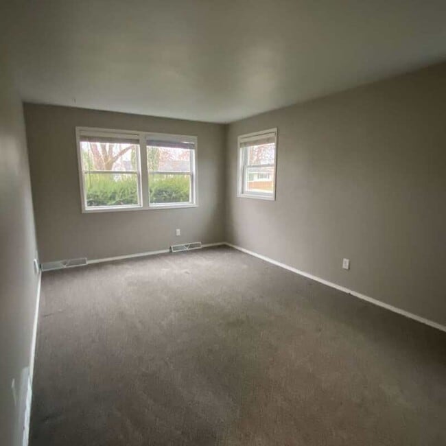 Building Photo - 15 Woodmere Ct