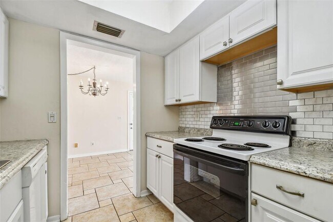 Building Photo - 610 Indian Rocks Rd N