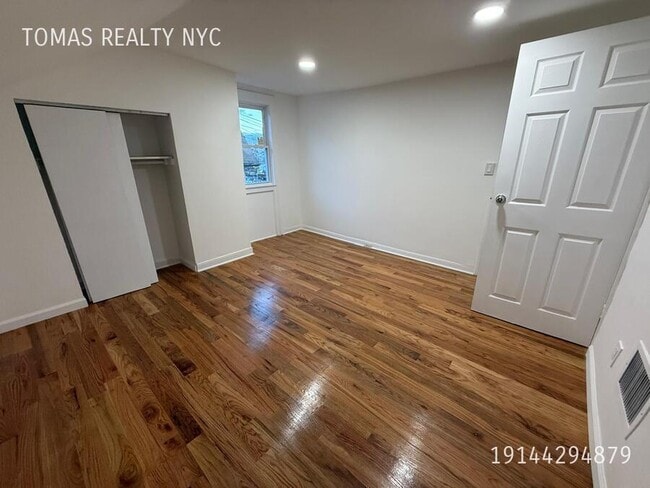 Building Photo - 41 Caryl Ave