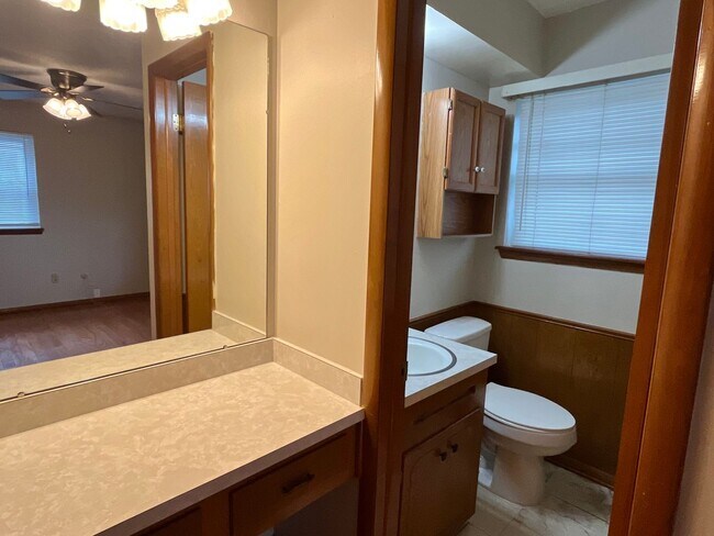 Building Photo - Cute 3 bed 1.5 Bath in Midwest City