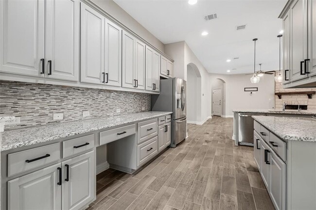 Building Photo - 385 Bonnet Blvd
