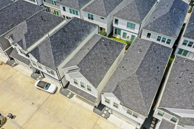 Building Photo - 6713 Parker Grv Ln