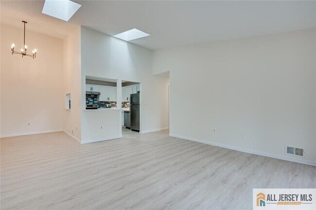 Building Photo - 64 Taylor Dr