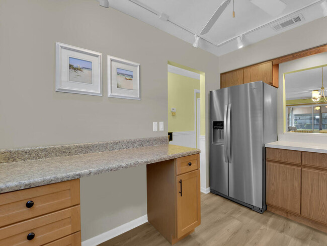 Building Photo - 6815 Sandtrap Dr
