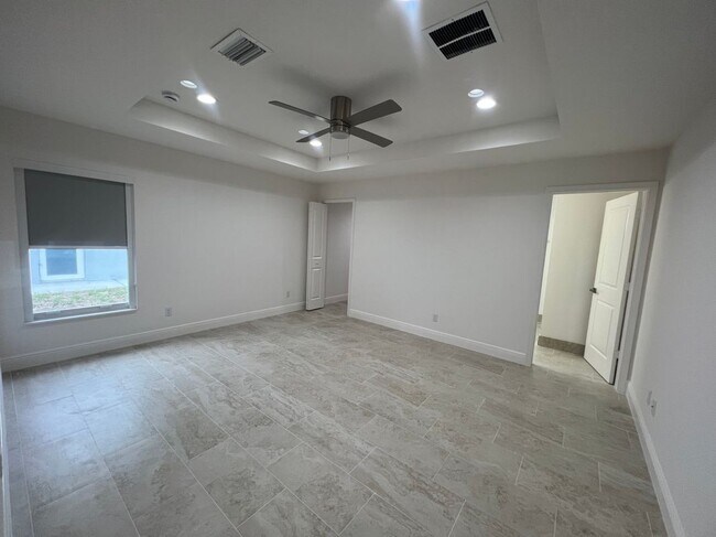 Building Photo - 5915 Seagrape Dr