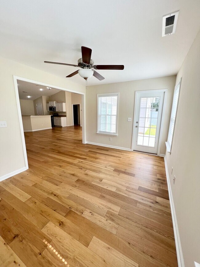 Building Photo - Beautiful home in Woodland Lakes! Extended...