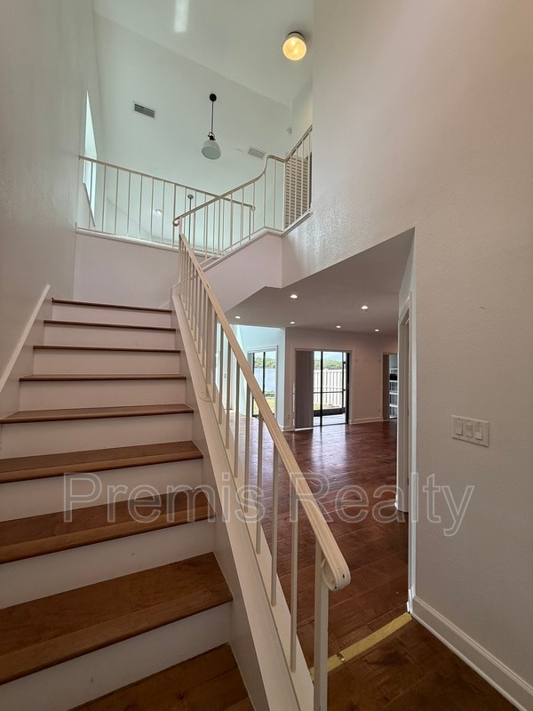 Building Photo - 1070 Sanabel Ct