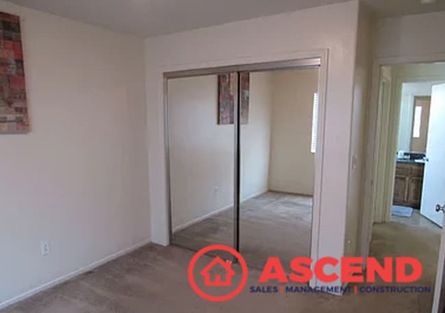 Building Photo - Large Two Story Home Near Golden Valley Hi...