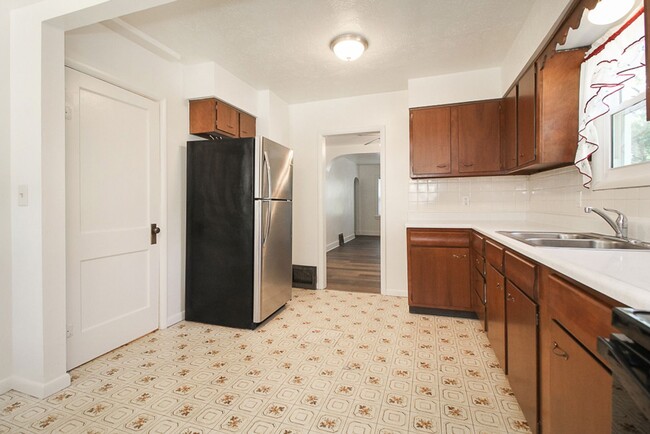 Building Photo - Beautiful remodeled 2 BR home