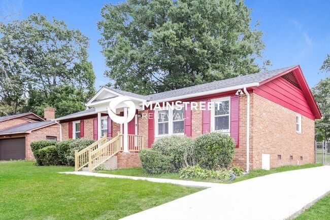 Building Photo - 3 Bedroom Pet-Friendly Home in GREENSBORO, NC with Main Street Renewal