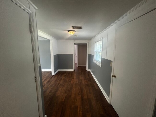 Building Photo - 461 Sweetwater Cir