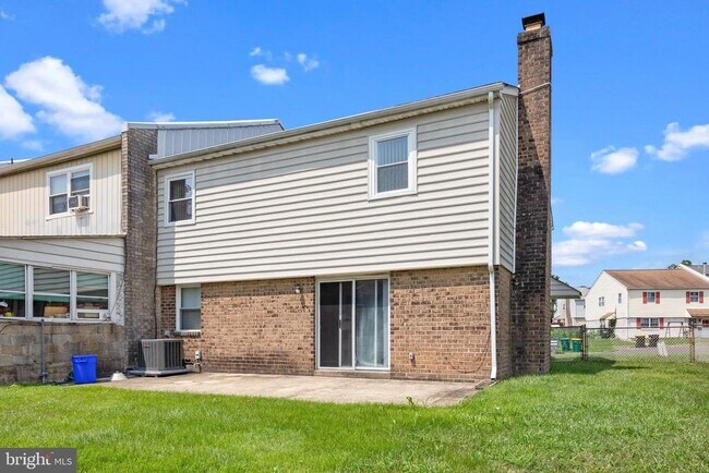 Building Photo - 5115 Bay Rd