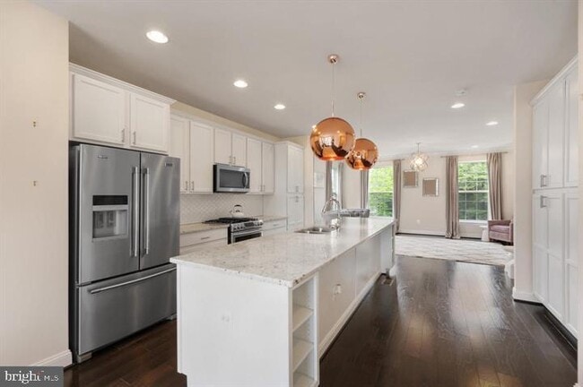 Building Photo - 46077 Hall Rd