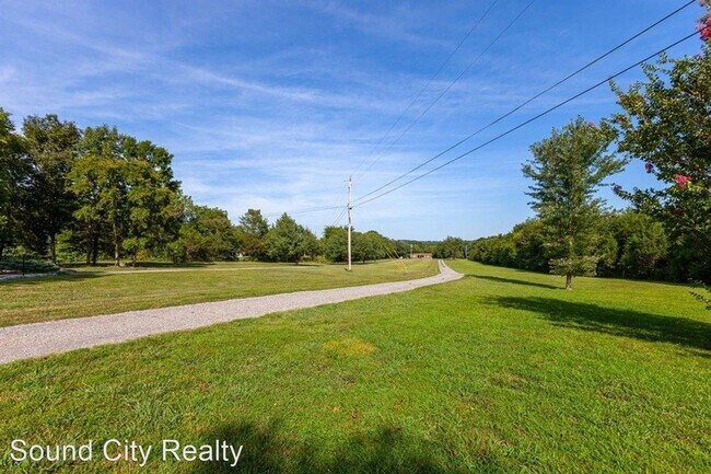 Building Photo - 1 br, 1 bath House - 450 Quarry Rd