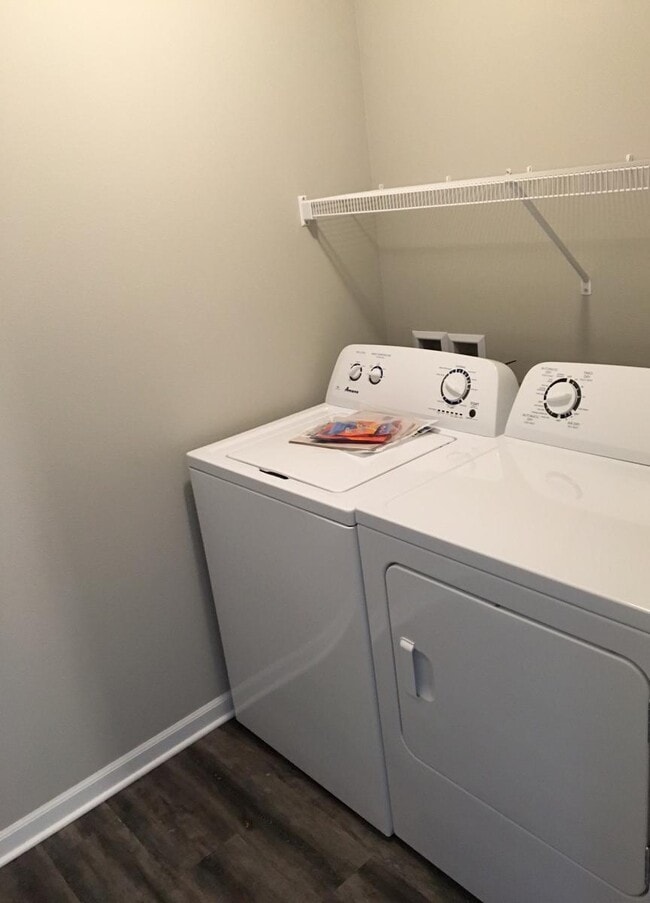 Building Photo - 905 SE 10th Ln