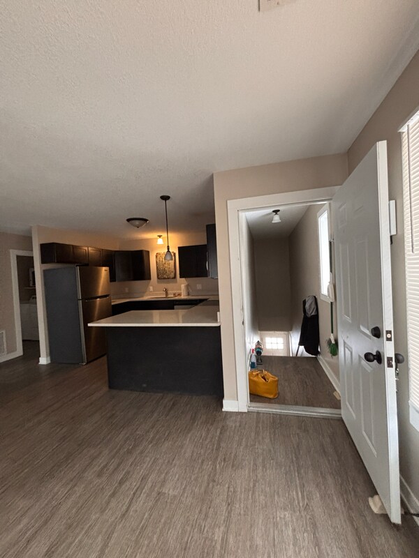 Building Photo - 84 Curtice St E