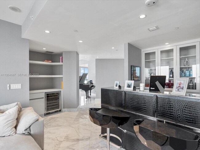 Building Photo - 1425 Brickell Ave