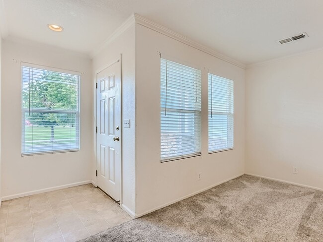 Building Photo - Amazing 2BR, 3BTH w/Garage in First Creek