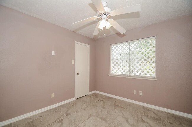 Building Photo - 9414 Clipperwood Pl