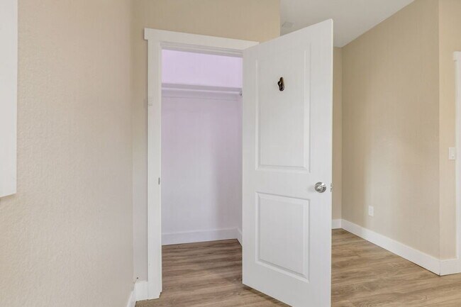 Building Photo - 3101 S Clarkson St