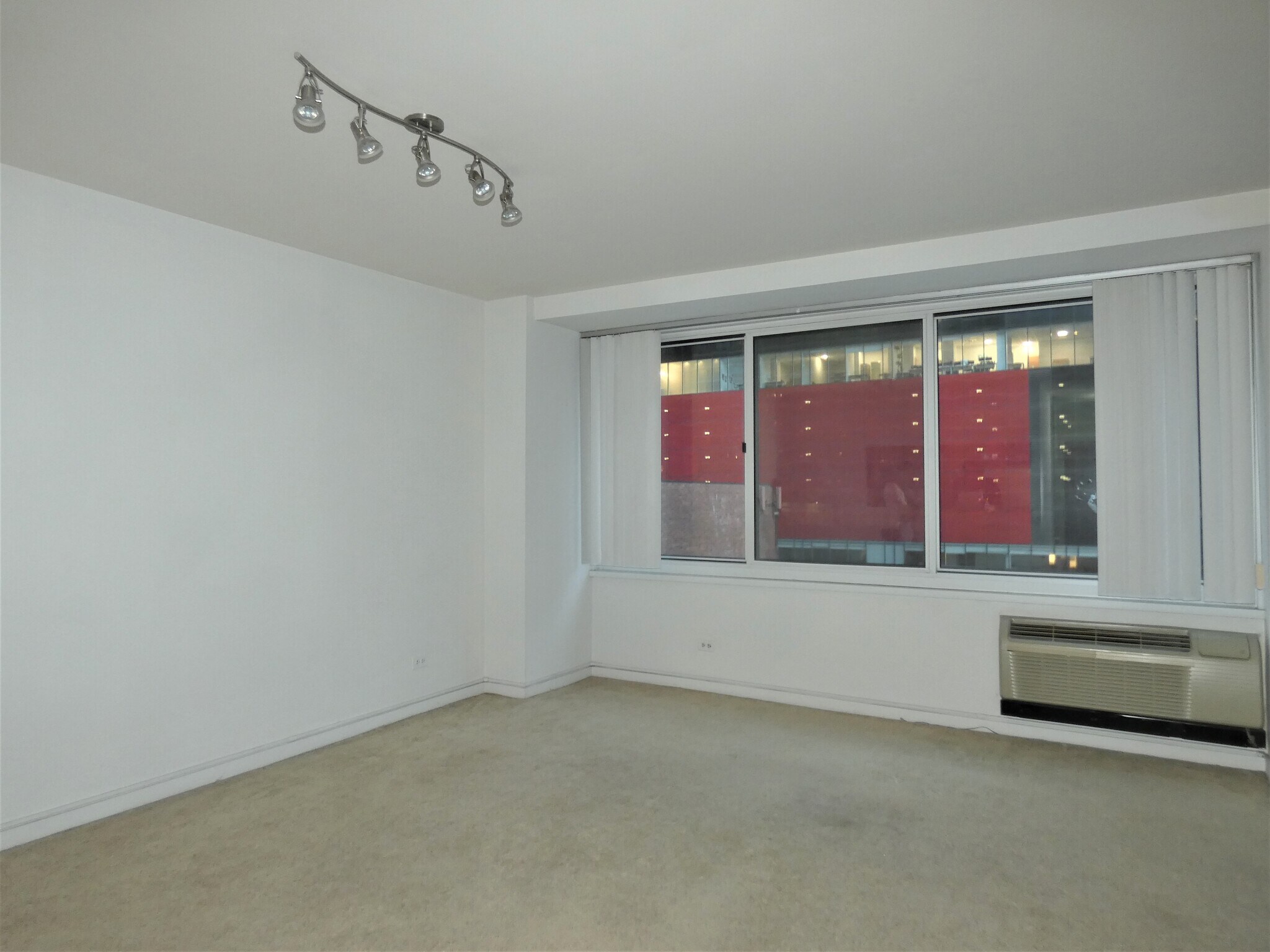 Building Photo - 211 E Ohio St