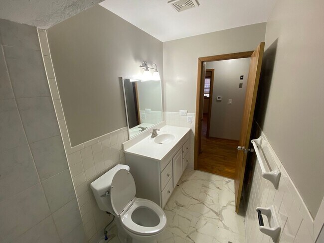 Building Photo - Corner lot; New appliances, New bathroom V...