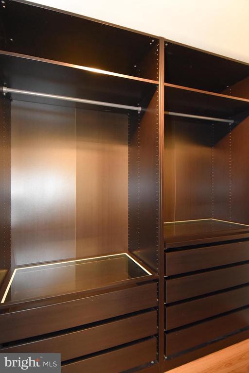 Building Photo - 5987 Edgehill Ct