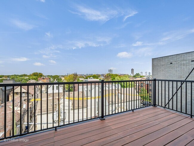 Building Photo - 3202 N Racine Ave
