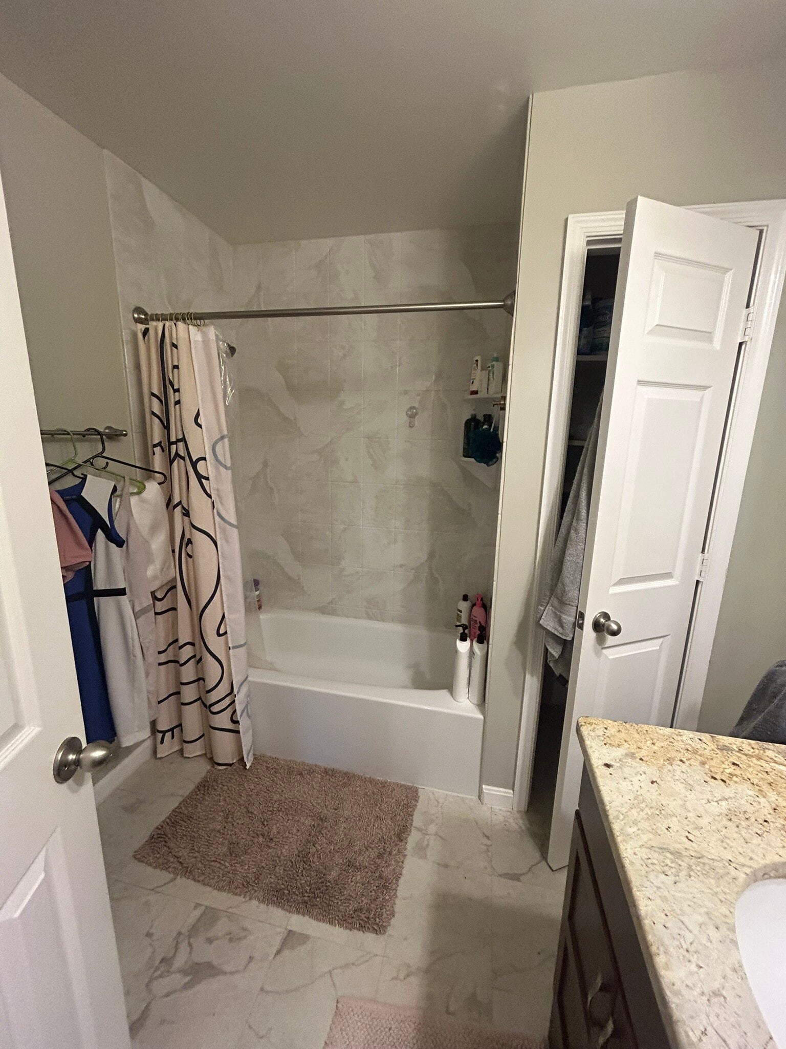 Guest Bathroom - 6610 Cottontail Ct