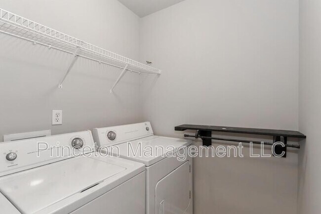 Building Photo - 153 Marakery Rd