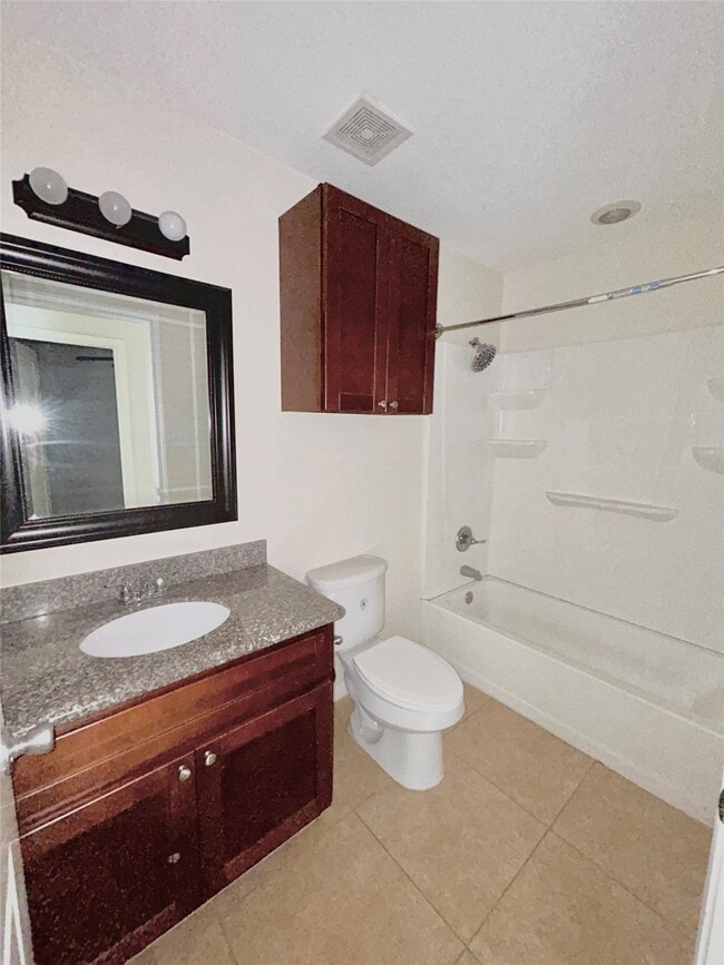 Building Photo - 3735 Putnam Dr